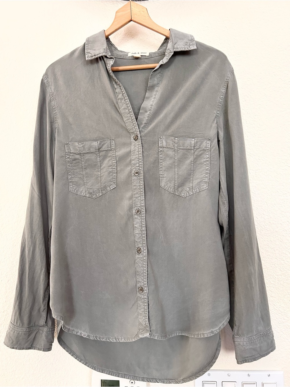 $148 Cloth & Stone Anthropologie Olive Green Tencel
Utility Button Down Shirt L
